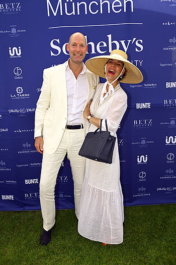 Sarah Kronsbein und ihr Bruder David beim München Sotheby’s Immobilien Polo Cup im La Tarde Polo Club in Thann bei Holzkirchen am 29.06.2024 (©Foto: Agency People Image (c) Michael Tinnefeld) 
